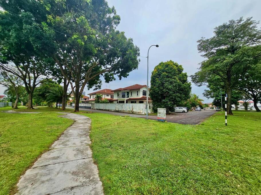 Cozy Holiday Home Karaoke Bbq Bukit Indah Jb Τζόχορ Μπάχρου Εξωτερικό φωτογραφία